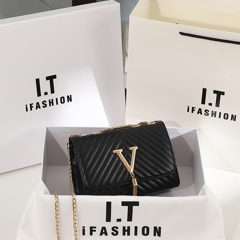 Embroidery Women Crossbody Bag - огляд і ціна Luxury Bags Lv