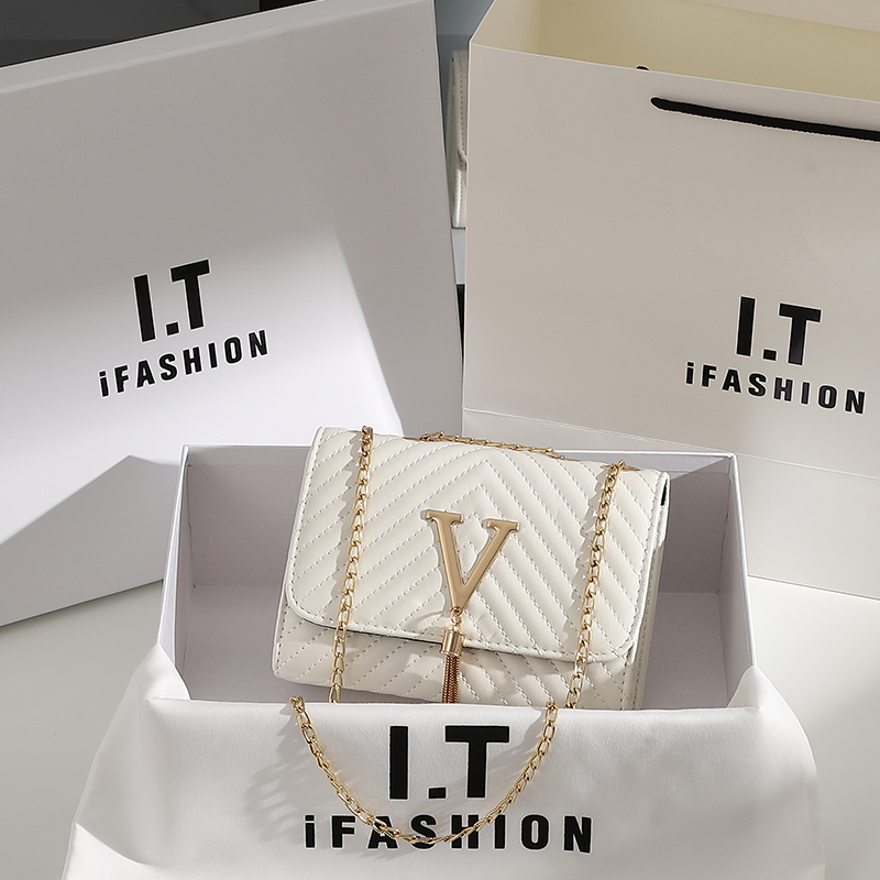Embroidery Women Crossbody Bag - огляд і ціна Luxury Bags Lv