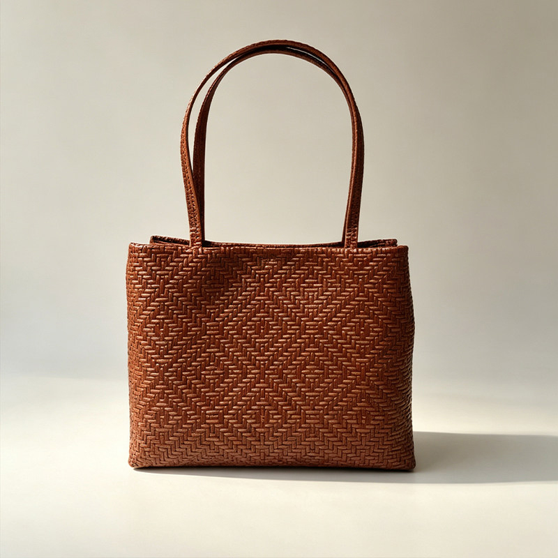 Mendy Genuine Leather Woven Pi - огляд і ціна Luxury Bags Office